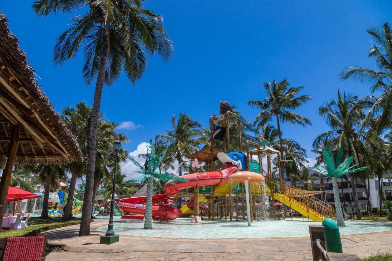 Prideinn Paradise Beach Resort & Spa Mombaça Exterior foto Water park in Nha Trang