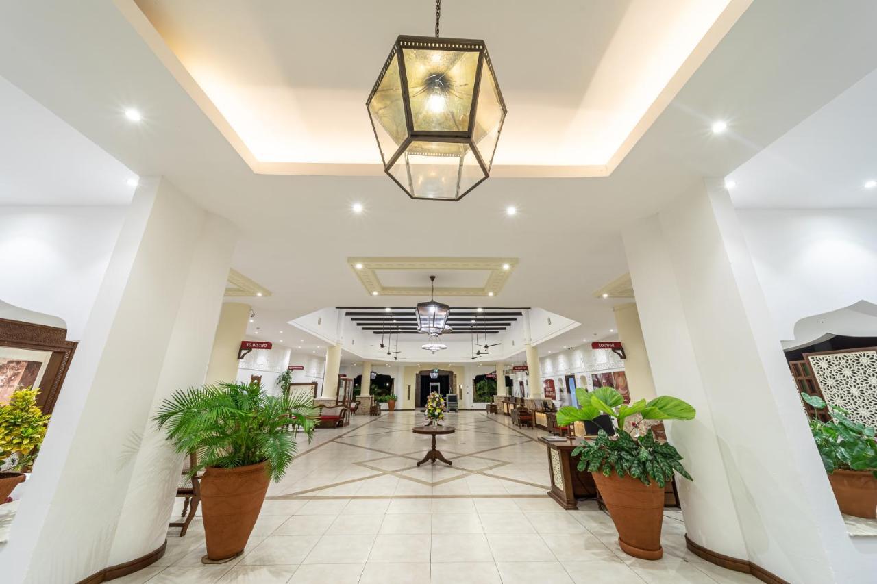 Prideinn Paradise Beach Resort & Spa Mombaça Exterior foto Lobby