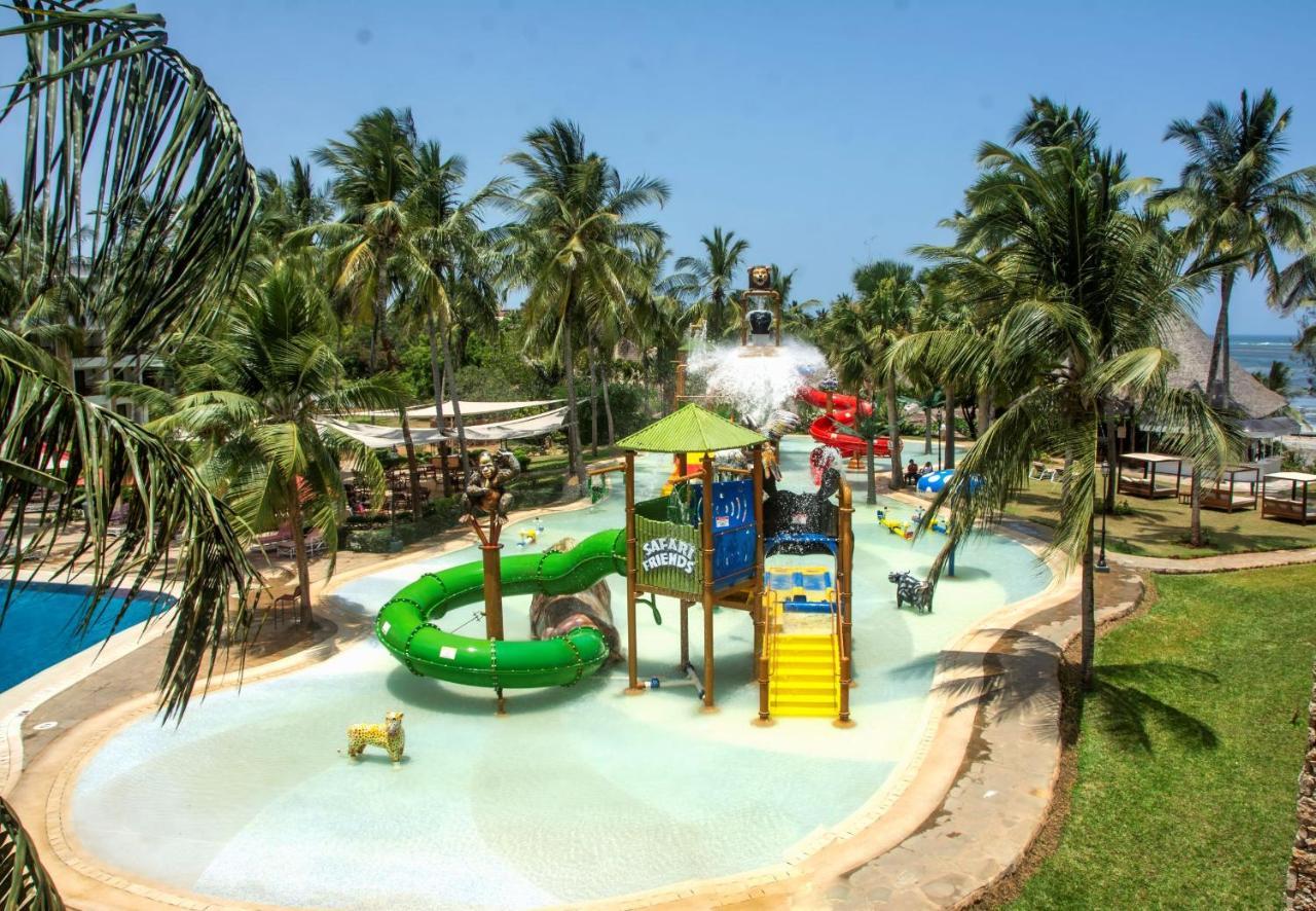 Prideinn Paradise Beach Resort & Spa Mombaça Exterior foto Water park at the resort