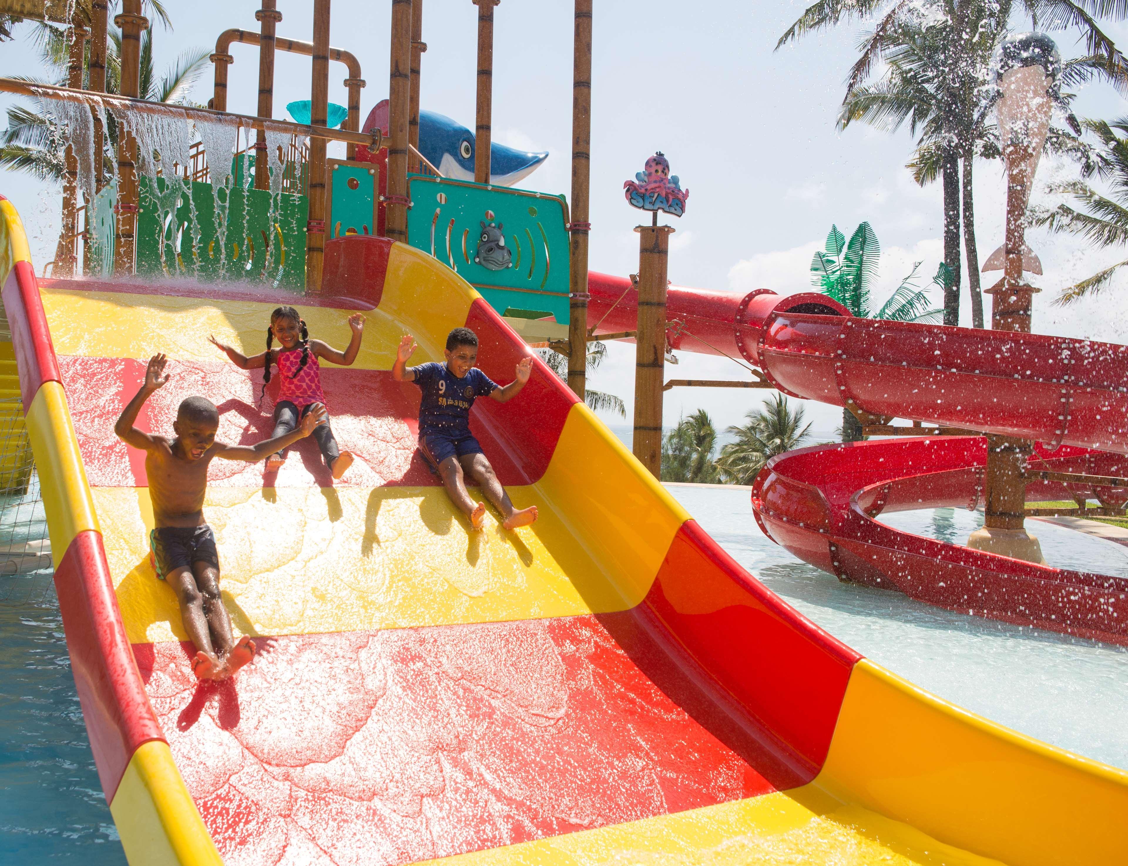 Prideinn Paradise Beach Resort & Spa Mombaça Exterior foto Splash Island