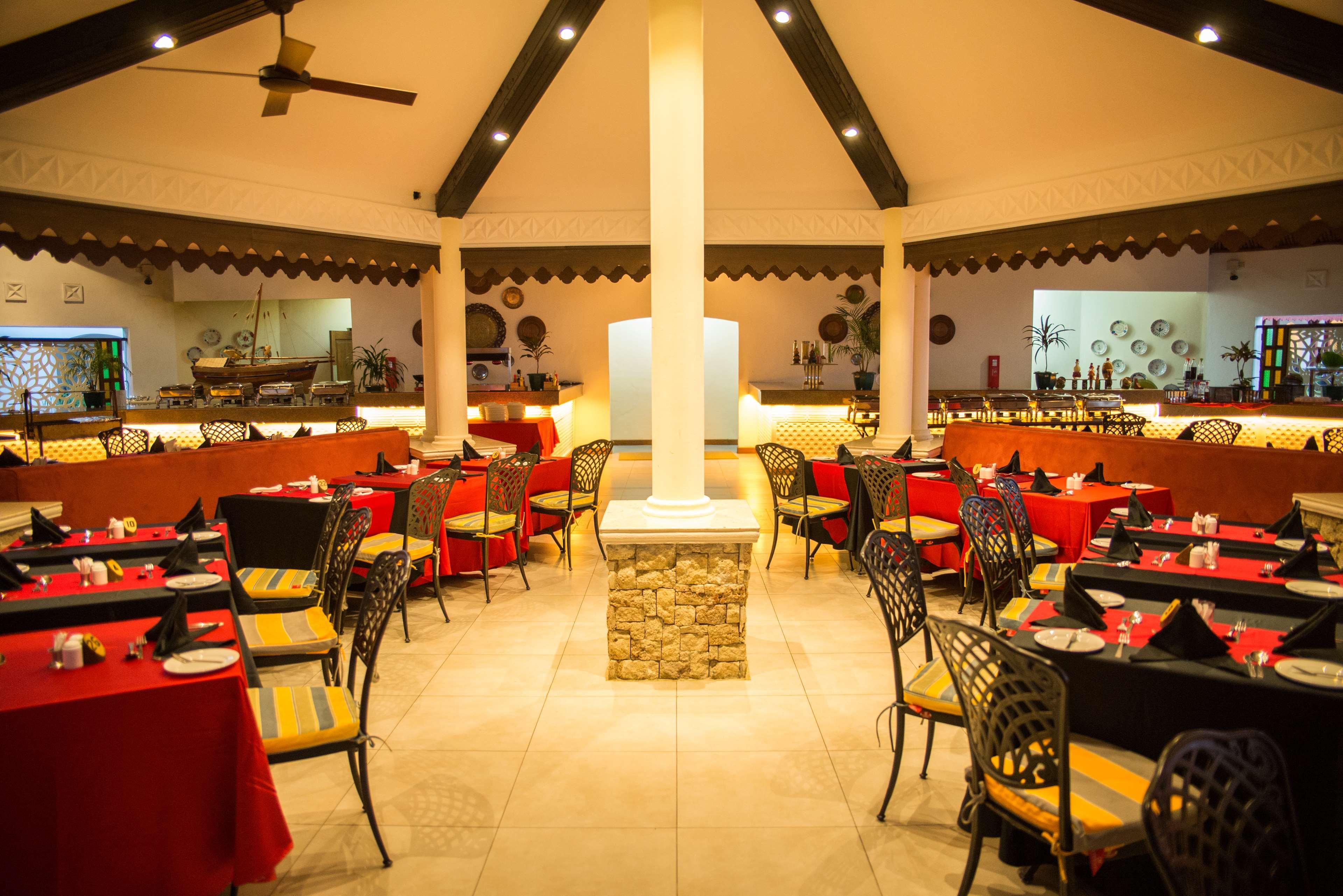 Prideinn Paradise Beach Resort & Spa Mombaça Exterior foto The restaurant at the hotel