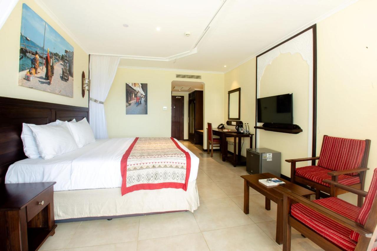 Prideinn Paradise Beach Resort & Spa Mombaça Exterior foto A room at the Serena Hotel