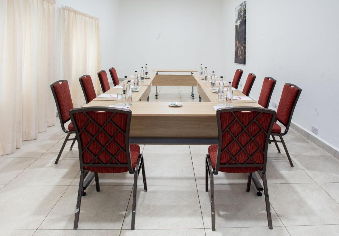 Prideinn Paradise Beach Resort & Spa Mombaça Exterior foto A typical boardroom