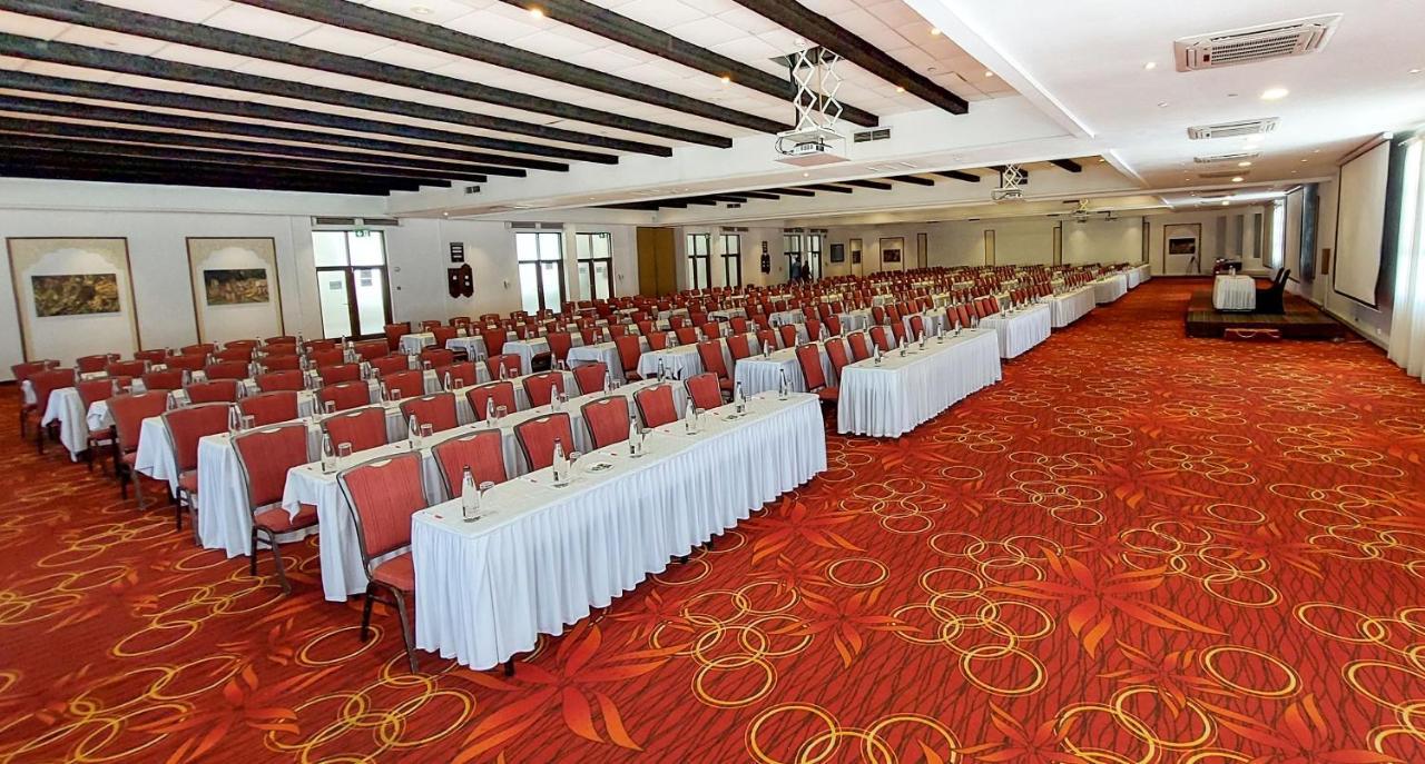 Prideinn Paradise Beach Resort & Spa Mombaça Exterior foto The 2012 conference of the International Society for the History of Medicine