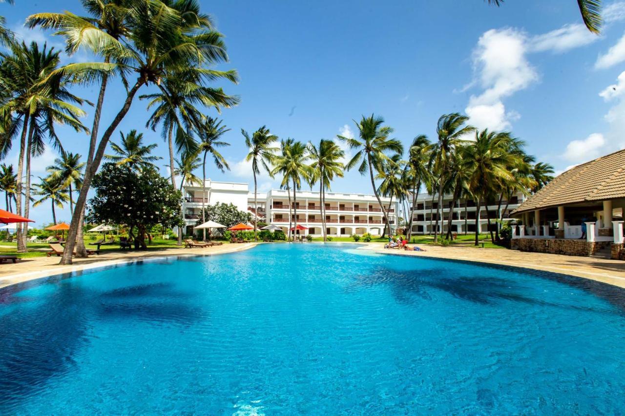 Prideinn Paradise Beach Resort & Spa Mombaça Exterior foto The pool at the Southern Sun Beach Island Hotel