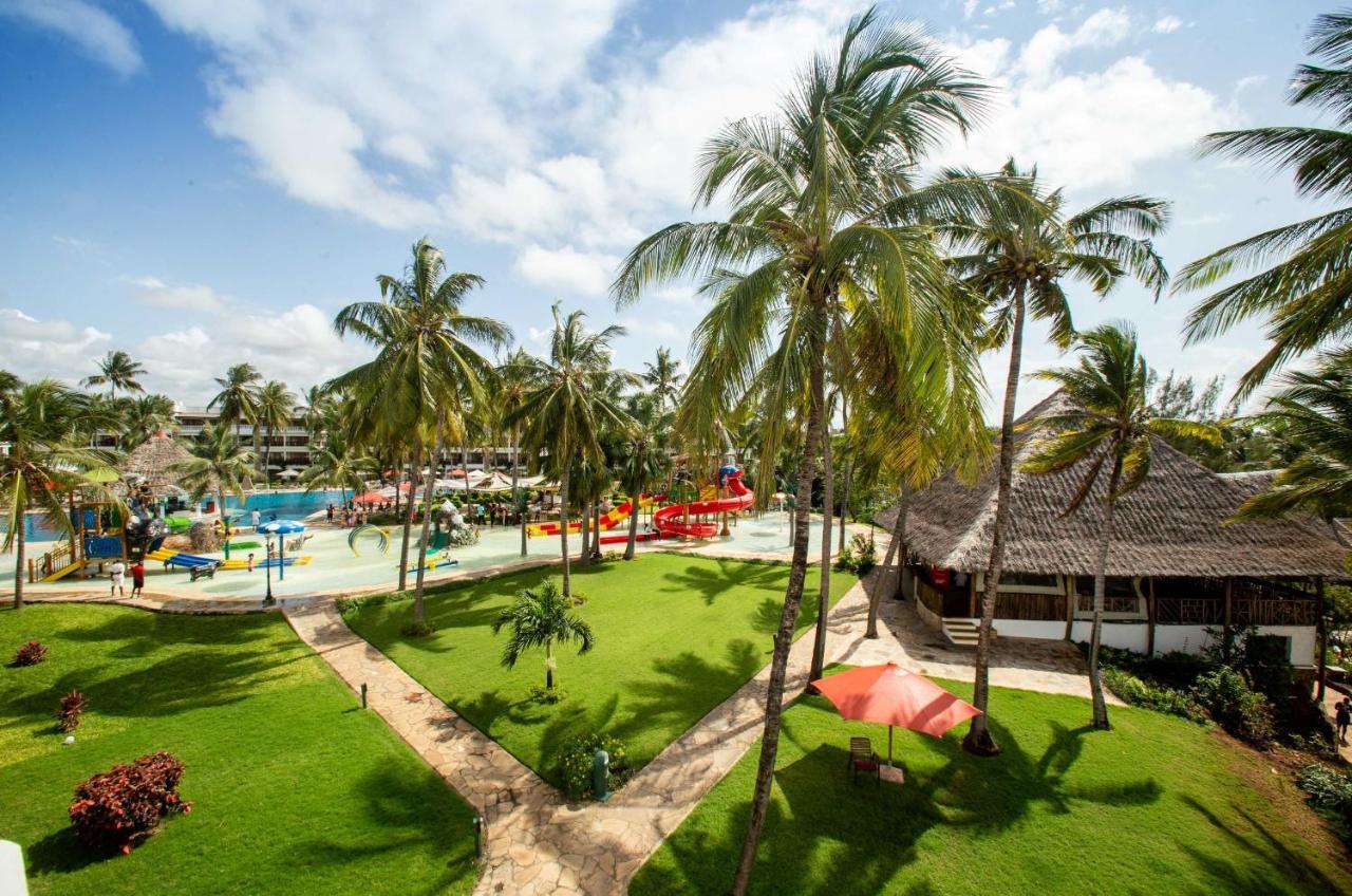 Prideinn Paradise Beach Resort & Spa Mombaça Exterior foto The Royal Palm Beach Hotel