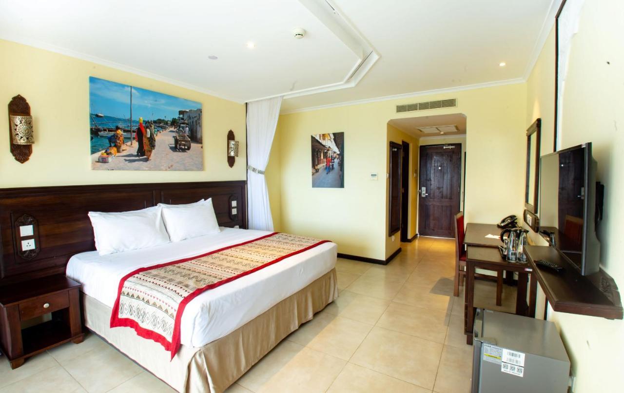 Prideinn Paradise Beach Resort & Spa Mombaça Exterior foto A room at the hotel