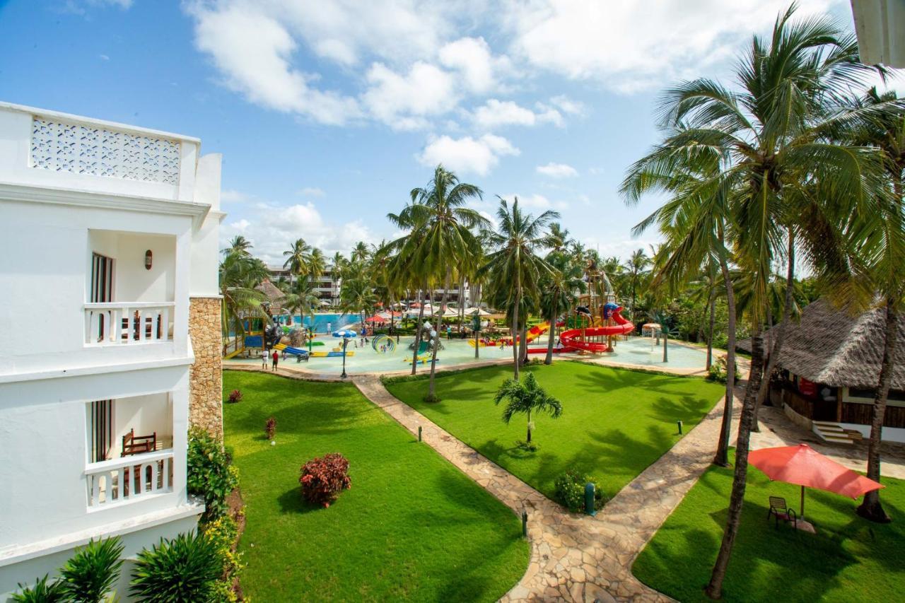 Prideinn Paradise Beach Resort & Spa Mombaça Exterior foto The resort's grounds