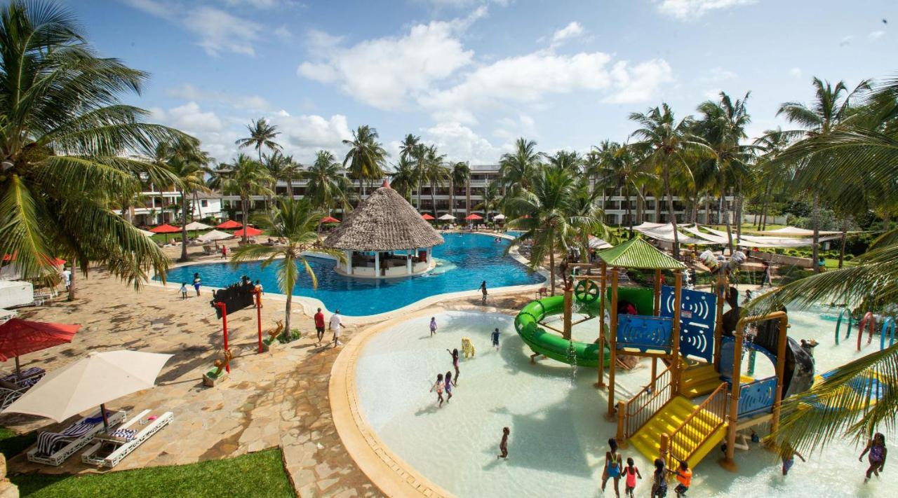 Prideinn Paradise Beach Resort & Spa Mombaça Exterior foto The water park at the resort
