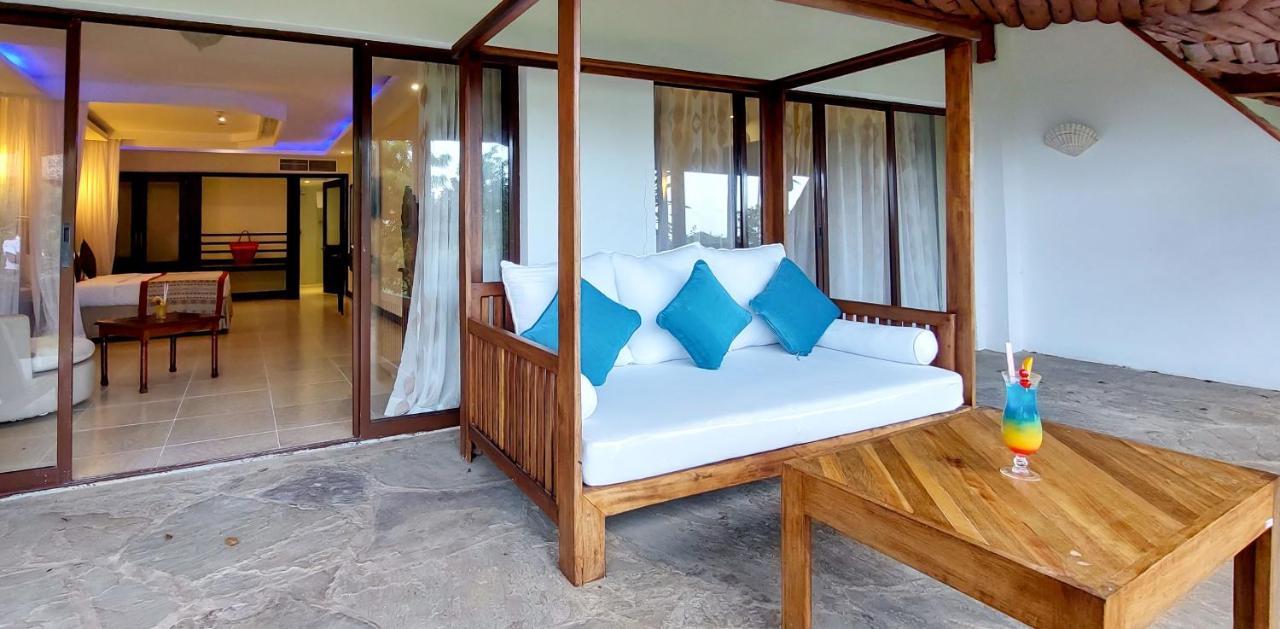 Prideinn Paradise Beach Resort & Spa Mombaça Exterior foto A room at the hotel